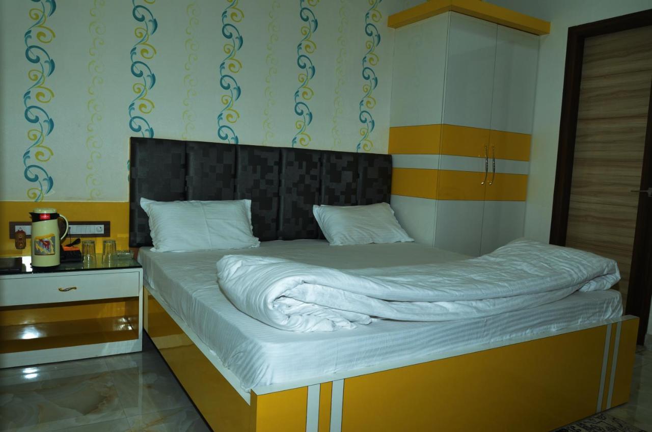 Hotel Paradise Inn Auraiya ภายนอก รูปภาพ