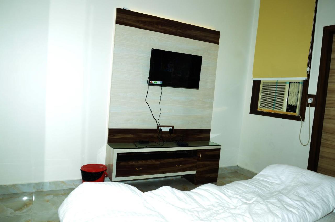 Hotel Paradise Inn Auraiya ภายนอก รูปภาพ